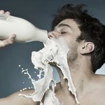 к чему снится пролить молоко на себя